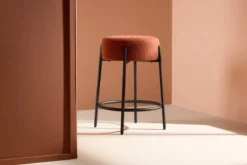 Barhocker Fire - Mit rostfarbenem oder weißem Sitz aus Bouclé
