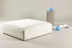 Beistellhocker Nuvano – Weicher Hocker aus Fleece in Beige (100 × 100 cm)