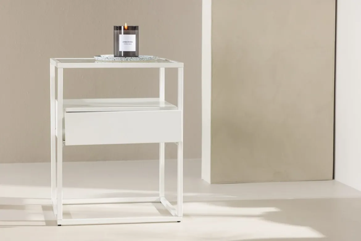 Beistelltisch Celia – in zwei Farben mit Glasplatte