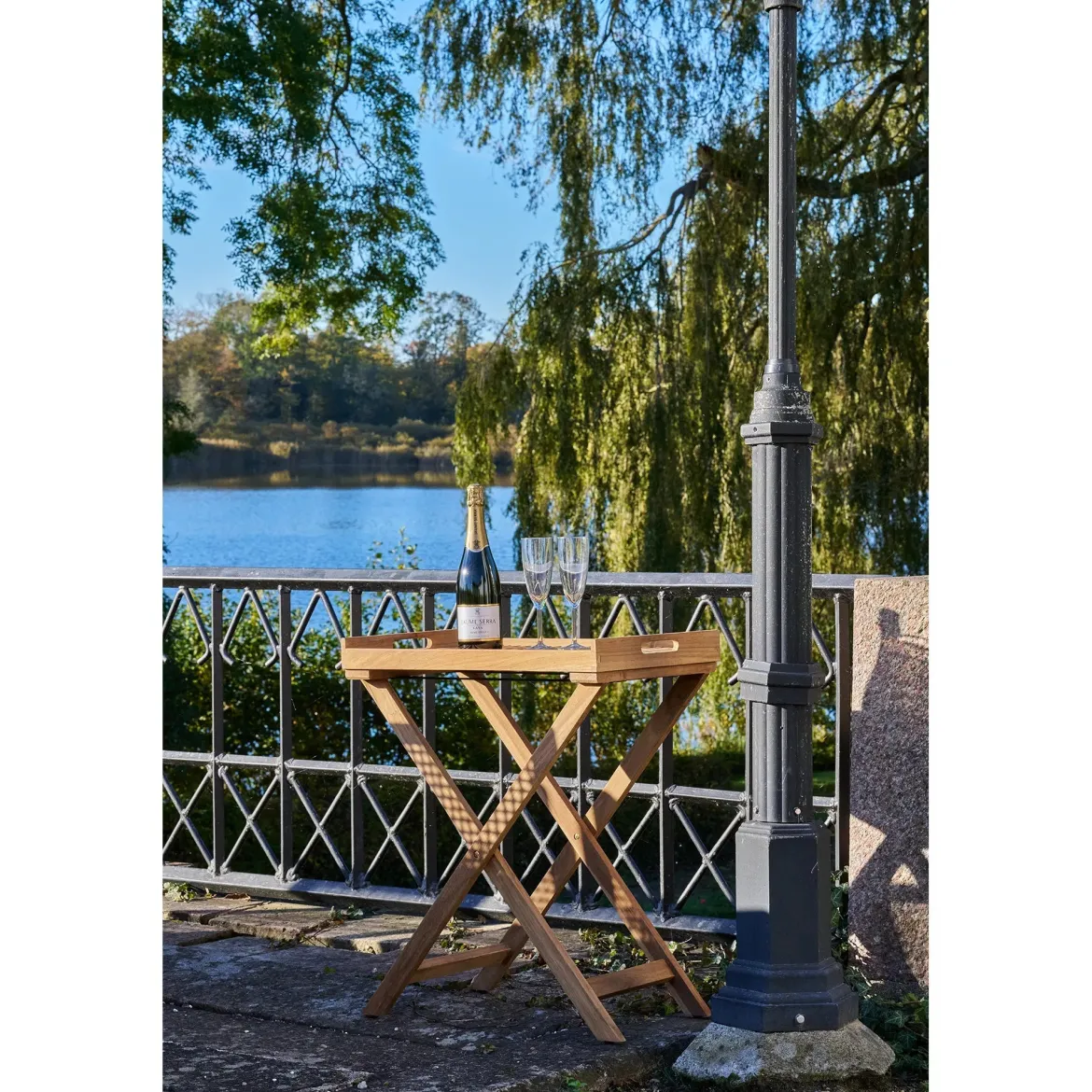 Beistelltisch Riviera aus Teakholz mit abnehmbarem Tablett