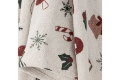 Überwurfdecke Aila - Natur/Grün, aus recycelter Baumwolle, mit Weihnachtsmotiven