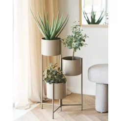 Blumentopf „Marven“ – Braun lackierter Stahl mit modernem 3er-Design