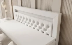 Boxspringbett Menzogna mit Schwebeoptik und LED in Samt