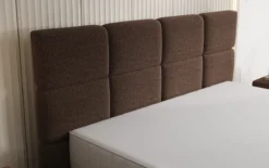 Boxspringbett Nessa mit hohen Füßen in Teddy Bouclé