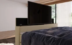 Boxspringbett Sejour mit TV Lift, RGB und Stauraum