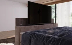 Boxspringbett Sejour mit TV Lift, RGB und Stauraum in Cord