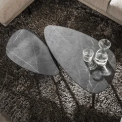 Couchtisch Alvara - 2er Set aus Melamin in Keramikoptik und einem Gestell aus Stahl