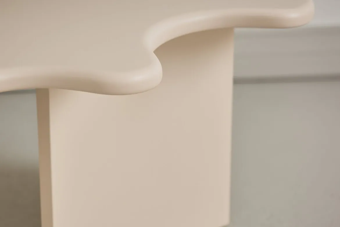Couchtisch Calmera - in Beige mit einzigartiger Form