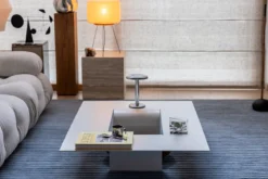 Couchtisch Cut – Minimalistisches Stahl-Design mit kreativer Öffnung