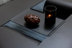 Couchtisch Cut – Minimalistisches Stahl-Design mit kreativer Öffnung