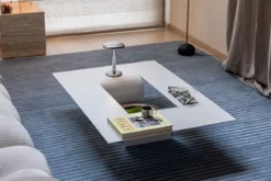 Couchtisch Cut – Minimalistisches Stahl-Design mit kreativer Öffnung