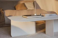 Couchtisch Livia – Japandi Design aus pulverbeschichtetem Blech