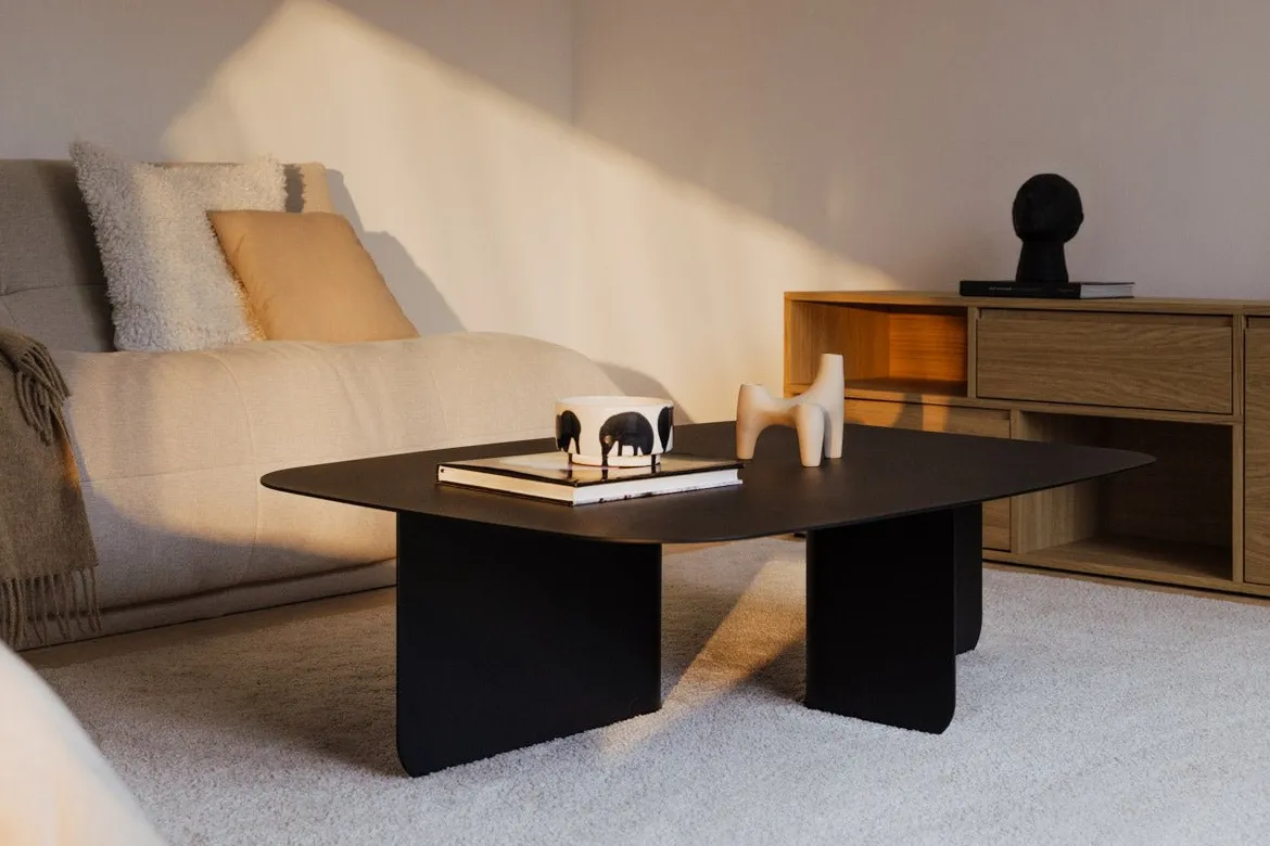 Couchtisch Livia – Japandi Design aus pulverbeschichtetem Blech