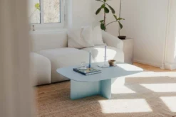 Couchtisch Livia – Japandi Design aus pulverbeschichtetem Blech