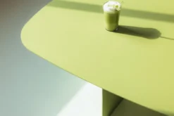 Couchtisch Livia – Japandi Design aus pulverbeschichtetem Blech