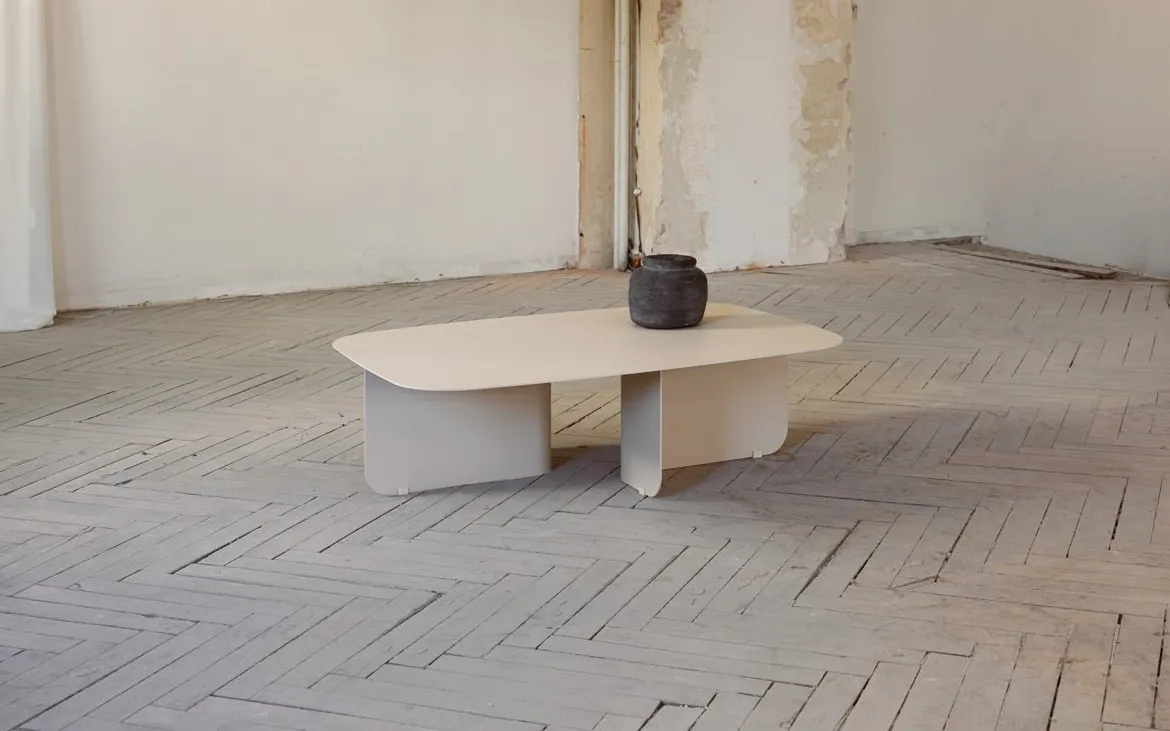 Couchtisch Livia – Japandi Design aus pulverbeschichtetem Blech
