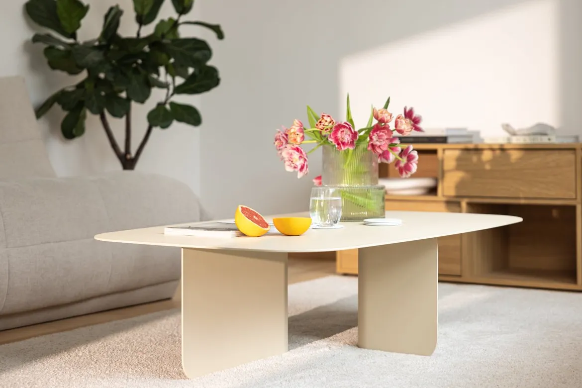 Couchtisch Livia – Japandi Design aus pulverbeschichtetem Blech