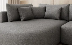 Designer Ecksofa Ando mit breiter Ottomane in Strukturstoff