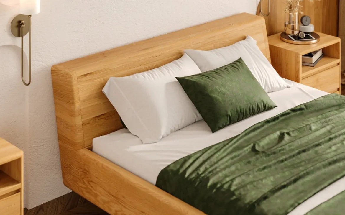 Designer Holzbett Arvelo aus massiver Eiche in Schwebeoptik und geneigtem Headboard