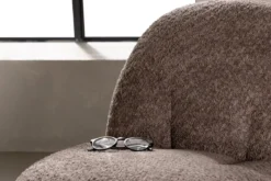 Designer Lounge Sessel Almvik – Bouclé Braun