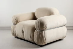 Designer Lounge Sessel Mika – Beige, Samtige Polsterung mit Chromdetails