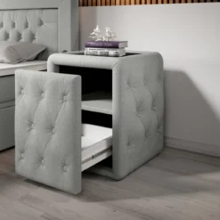 Designer Nachttisch Josy in Bouclé