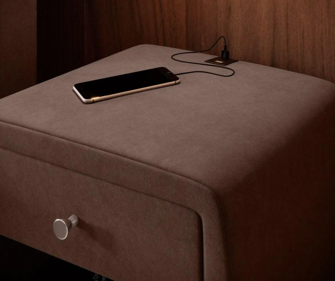 Designer Nachttisch Lilly mit USB Anschluss in Samt