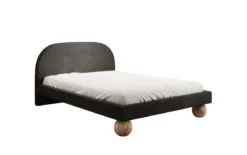 Designer Polsterbett Milo in Bouclé mit runden Holzfüßen