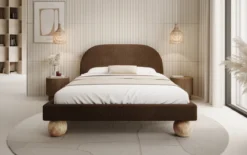 Designer Polsterbett Milo in Bouclé mit runden Holzfüßen