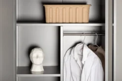 Designer Schrank Piring - in schlichtem Grau