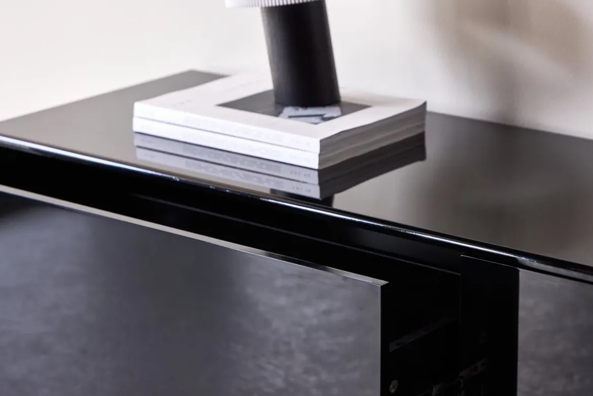 Designer TV-Lowboard Noirra – Schwebendes Design in Schwarz