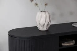 Designer TV-Lowboard Sundby – Schwarz in Eichenoptik mit Lamellenfront