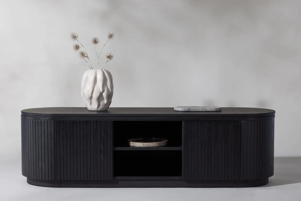 Designer TV-Lowboard Sundby – Schwarz in Eichenoptik mit Lamellenfront