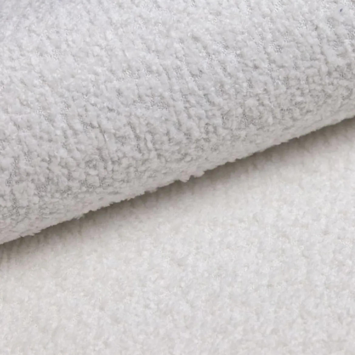 Dreieckiges Zierkissen Nook aus Bouclé