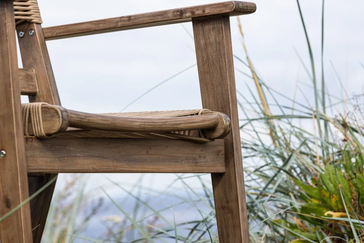 2er Set Gartenstuhl Koru - ein naturfarbener Stuhl aus Akazienholz