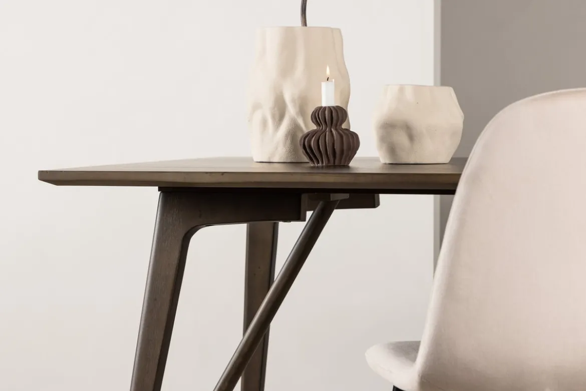 Esstisch Amara - verbindet modernes Design mit natürlicher Wärme