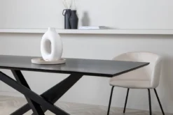 Esstisch Aoraki - mit moderner Eleganz und klarer Linienführung