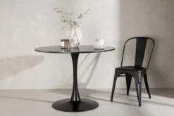 Esstisch Avelani - ein Esstisch, der Stil und Beständigkeit vereint