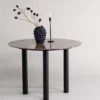 Esstisch Compa - runder Esstisch mit Metallbeinen und brauner Glasplatte