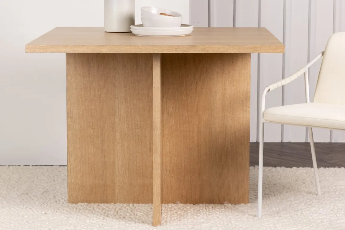 Esstisch Evania - vereint klassischen Charme mit modernem Design