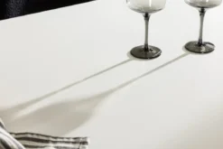 Esstisch Kea - ein skandinavisch inspiriertes Design mit klarer Linienführung