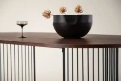 Esstisch Manolo - ovaler Esstisch mit Tischplatte in Schwarz und Walnuss