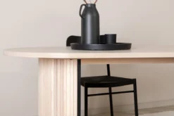 Esstisch Moani - mit robusten Gestell im gerippten Design