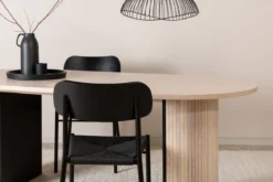 Esstisch Moani - mit robusten Gestell im gerippten Design