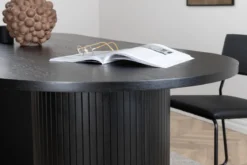 Esstisch Moani - mit robusten Gestell im gerippten Design