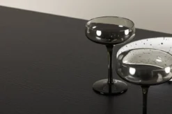 Esstisch Nary - verbindet modernes Design mit zeitloser Eleganz
