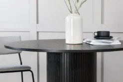 Esstisch Nuvani - mit robusten Gestell im gerippten Design