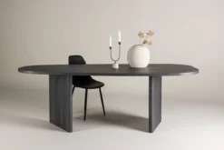 Esstisch Oaky - ein eleganter Tisch in ovaler Form