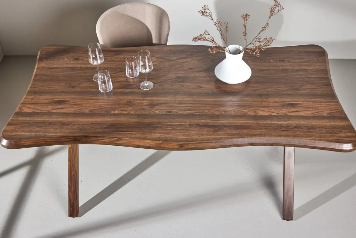 Esstisch Talani - vereint modernes Design mit einer warmen, eleganten Ausstrahlung