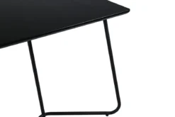 Esstisch Tanoa - ein skandinavisch inspiriertes Design mit leicht ausgestellten Beinen